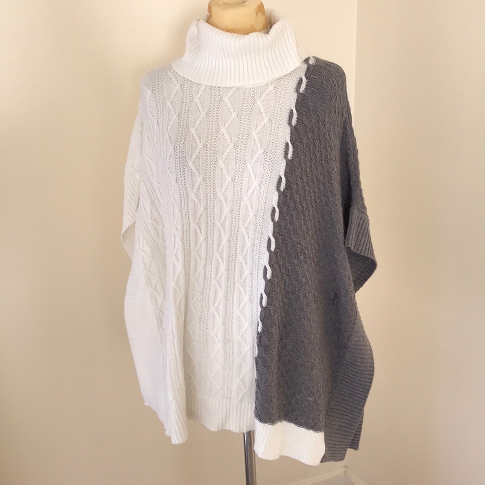 Chicos S/M off white/grey turtle neck kimono style top.